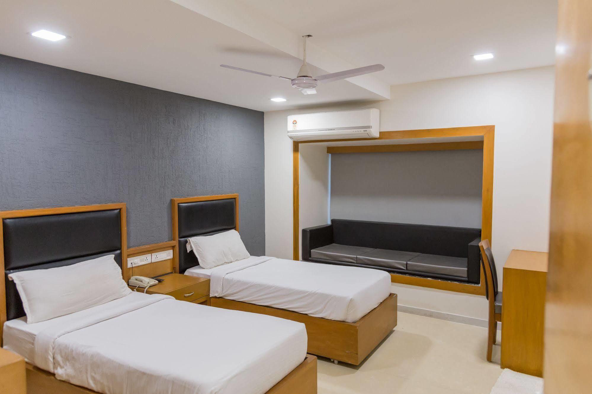 Vastrapur Hotel