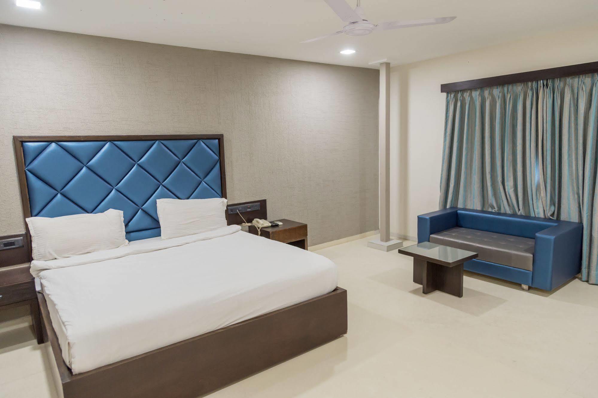 Vastrapur Hotel