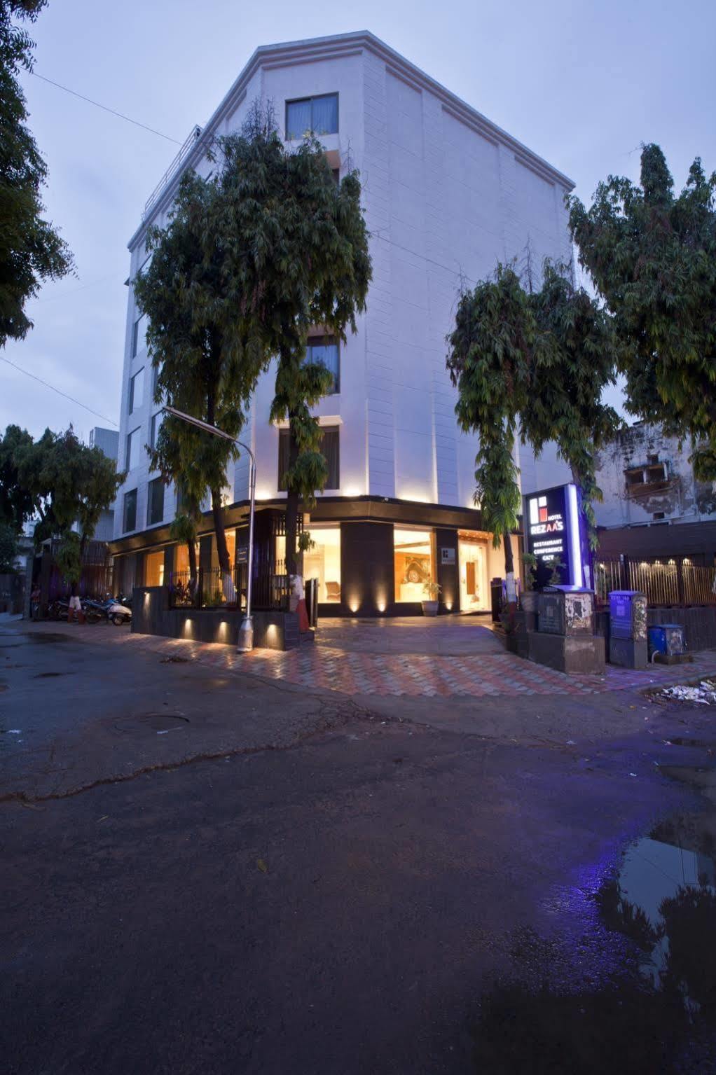 Hotel Rezaas Ahmedabad
