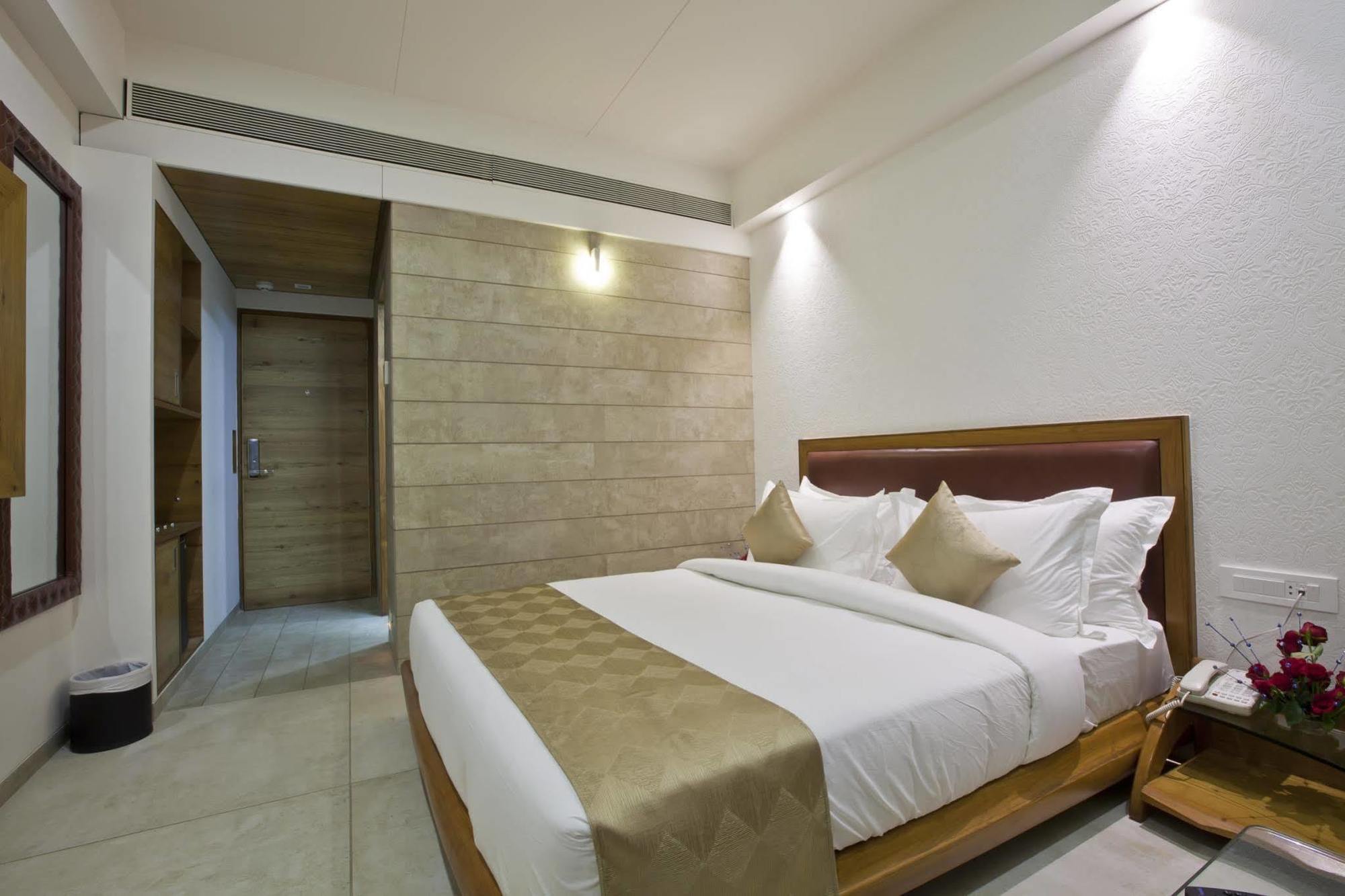 Hotel Rezaas Ahmedabad