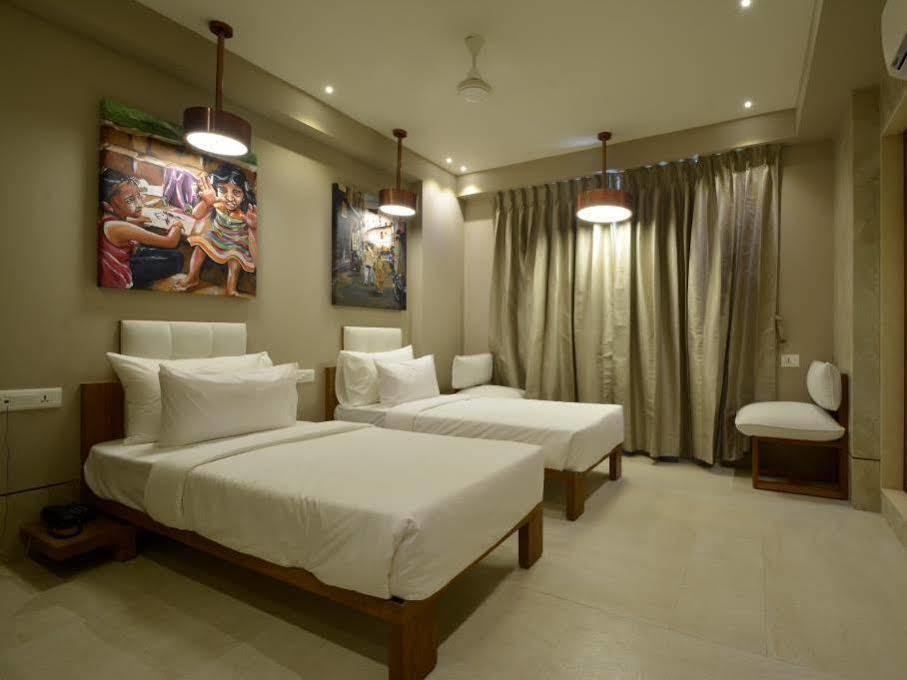 Urbane The Hotel 3*