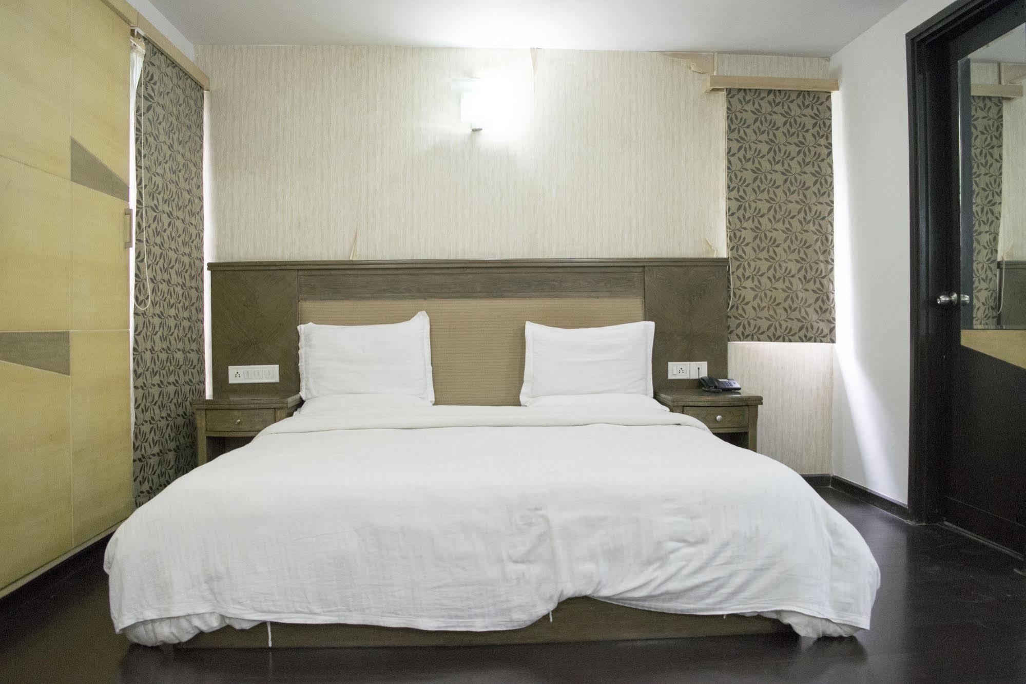 Fabhotel Oriental Ellisbridge 3*
