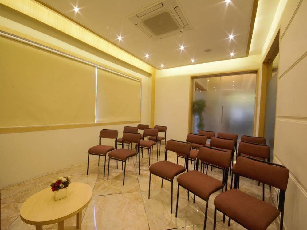 Oyo 3763 Naeeka Hotel