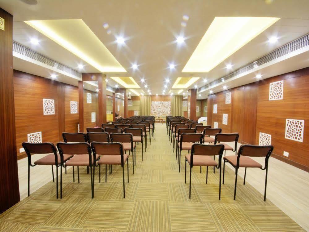 Hotel Oyo 3763 Naeeka Ahmedabad