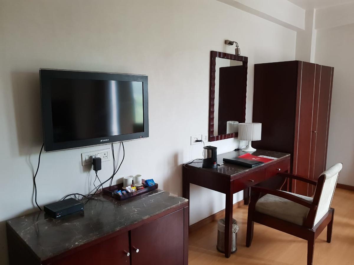 Brooks Regal 3* Ahmedabad
