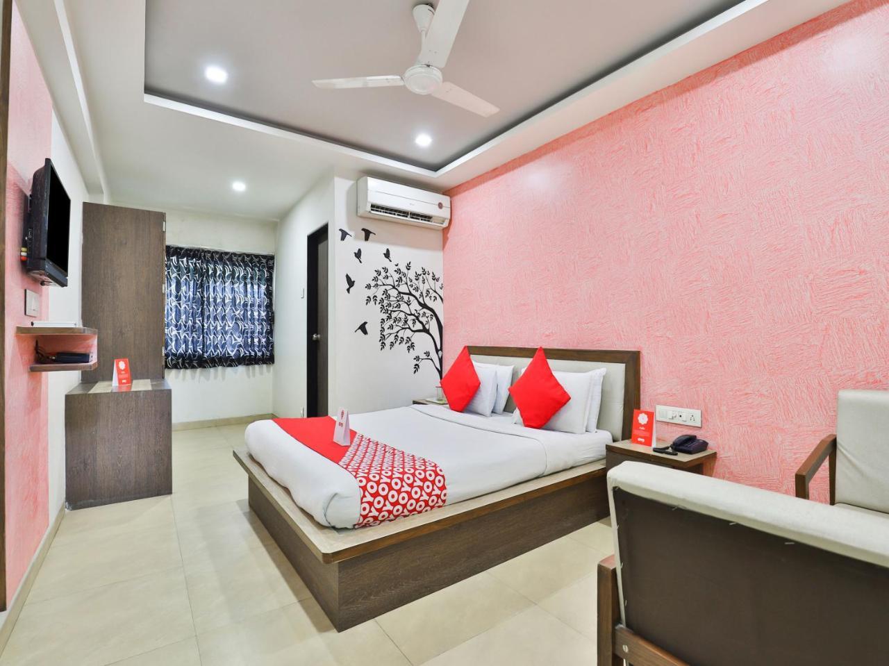Oyo 959 Manila Hotel Ahmedabad