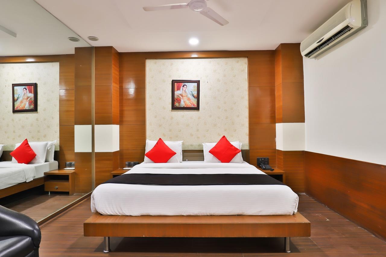 Capital O 15537 Dev Corporate 3*