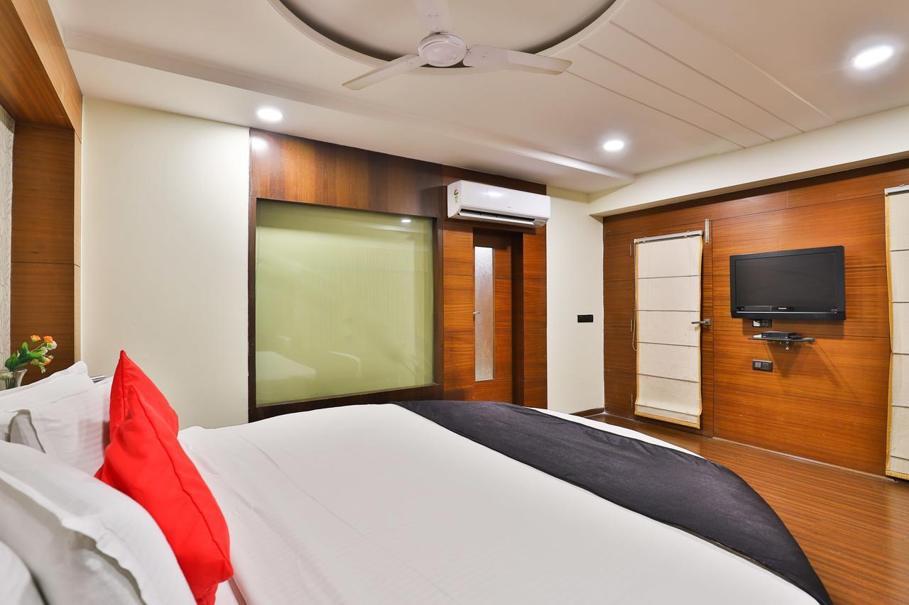 Capital O 15537 Dev Corporate 3* Ahmedabad