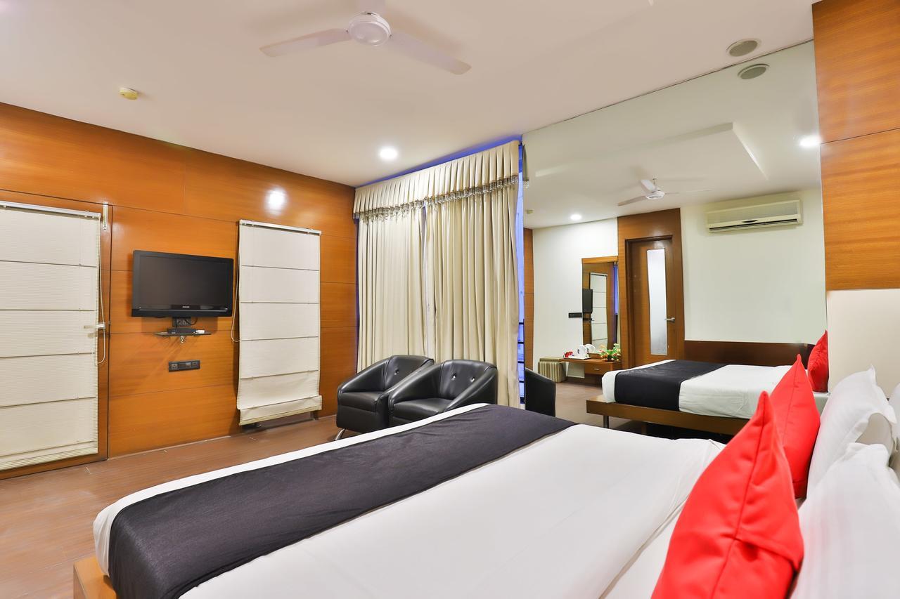 Hotel Capital O 15537 Dev Corporate Ahmedabad