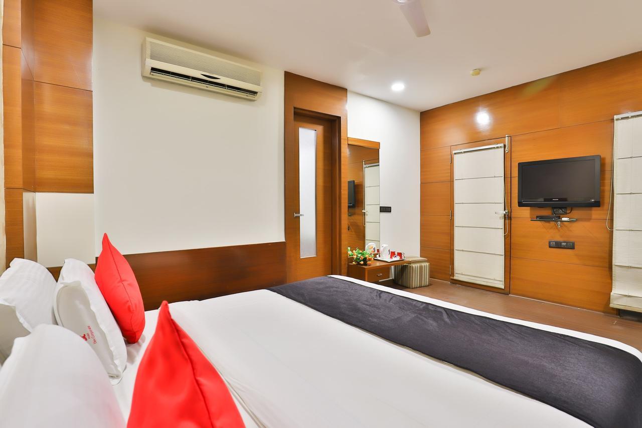 Capital O 15537 Dev Corporate Hotel