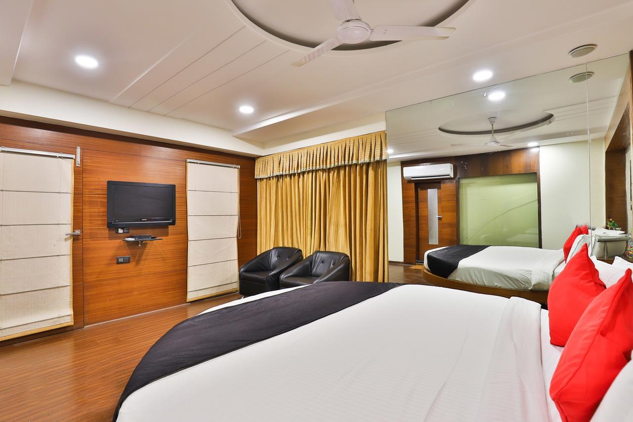 Hotel Capital O 15537 Dev Corporate 3*