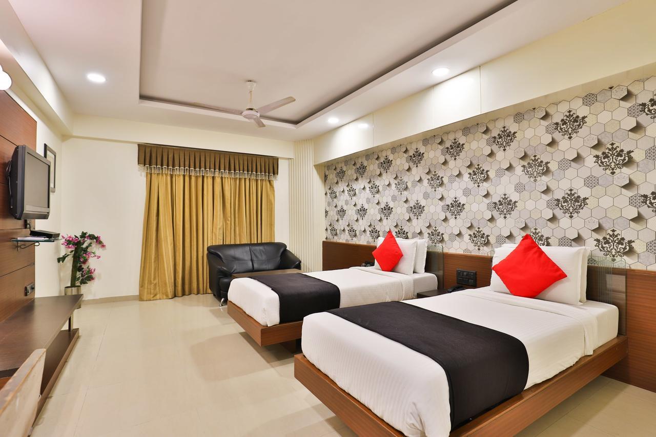 Capital O 15537 Dev Corporate Hotel 3*