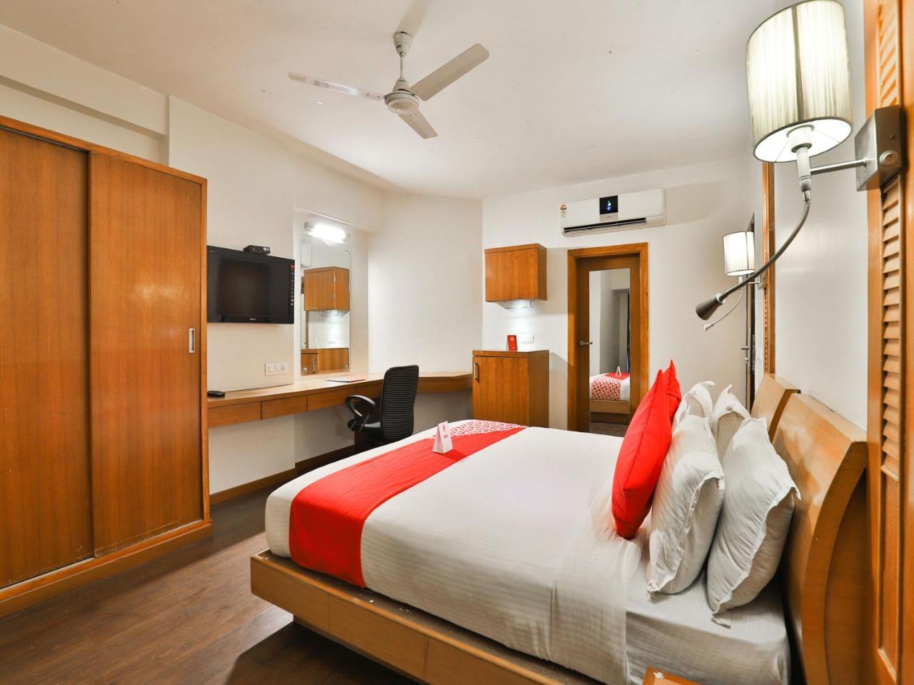 Hotel Oyo 1123 Rock Regency Ahmedabad