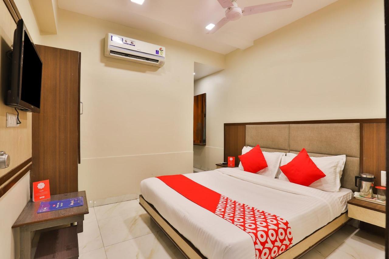 Oyo 15833 Hotel Neelkanth Palace Ahmedabad