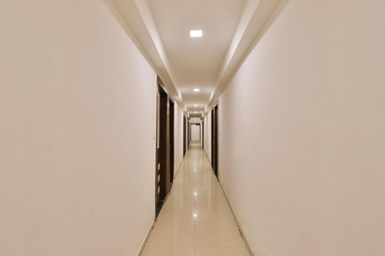 Oyo 13141 Aniket Hotel Ahmedabad