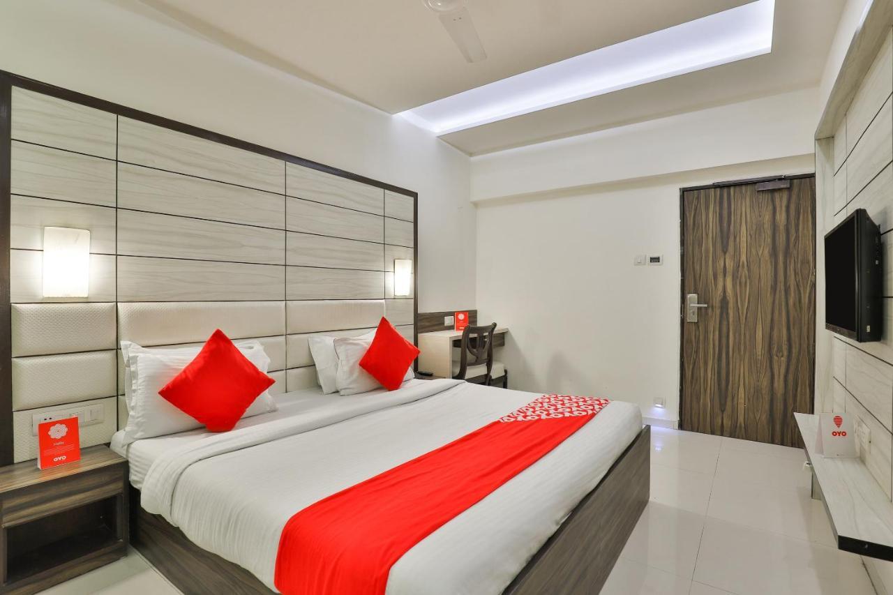 Hotel Oyo 2351 Golden Plaza