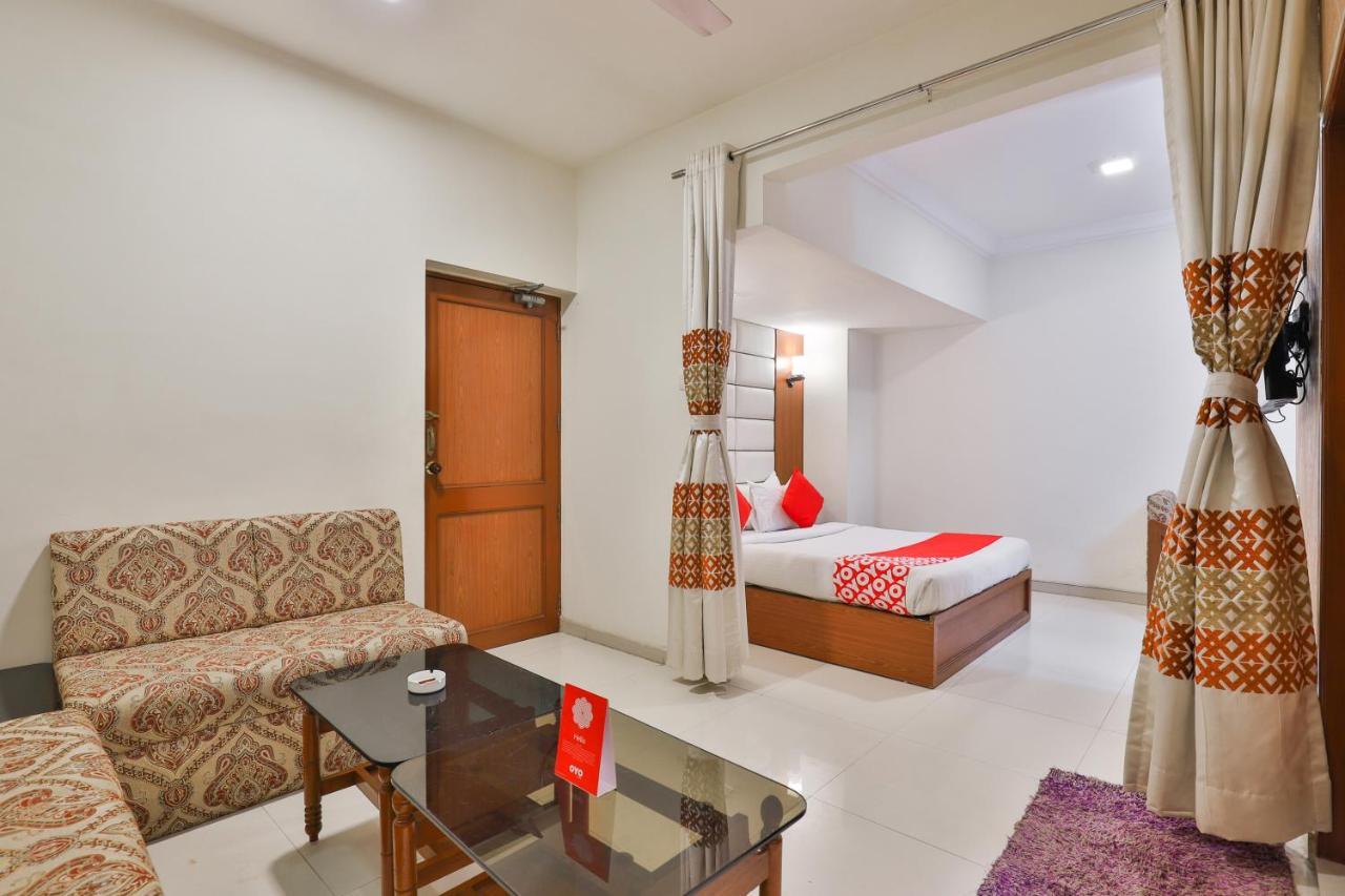 Hotel Oyo 2351 Golden Plaza Ahmedabad