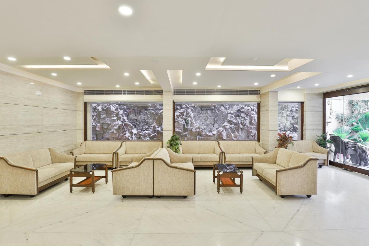 Oyo 2351 Golden Plaza