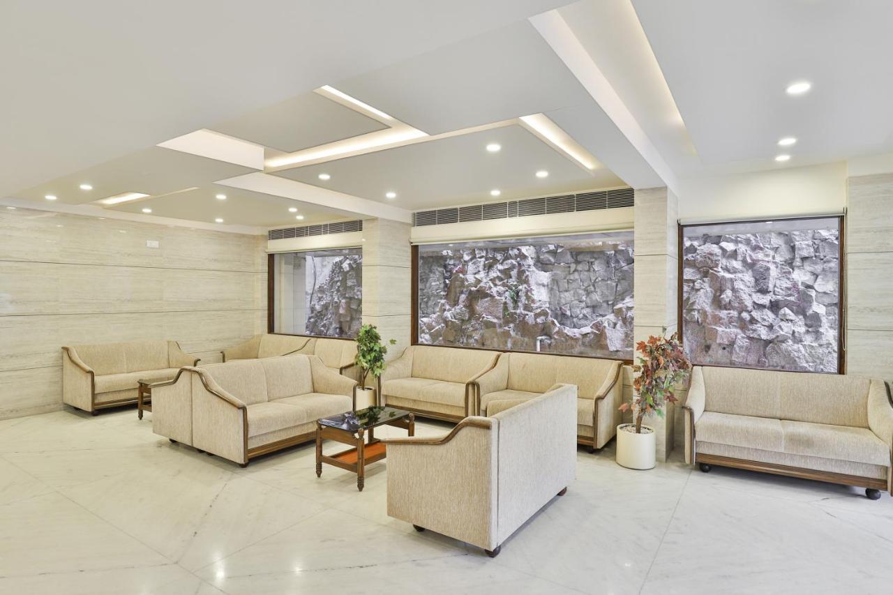 Oyo 2351 Golden Plaza Hotel