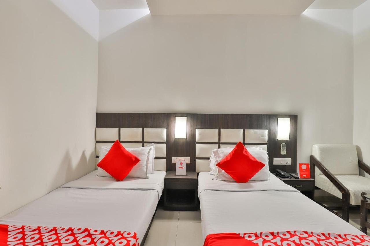 Hotel Oyo 2351 Golden Plaza Ahmedabad
