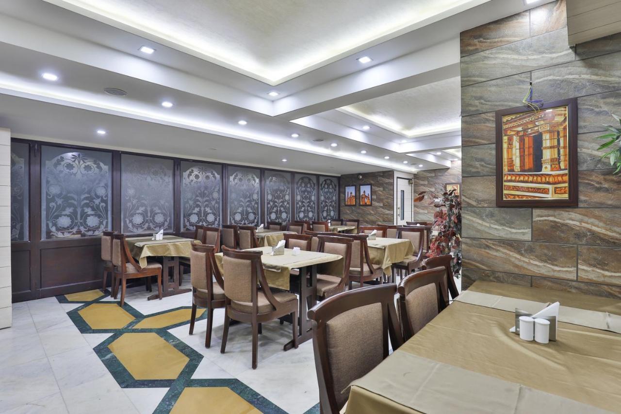 Hotel Oyo 2351 Golden Plaza Ahmedabad