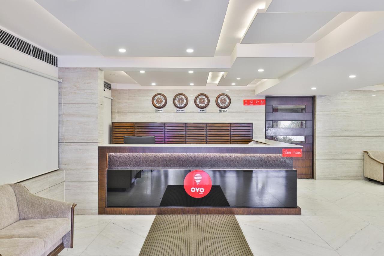 Oyo 2351 Golden Plaza Hotel