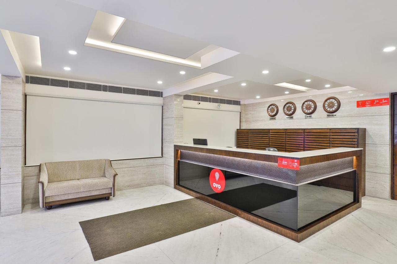 Oyo 2351 Golden Plaza Ahmedabad