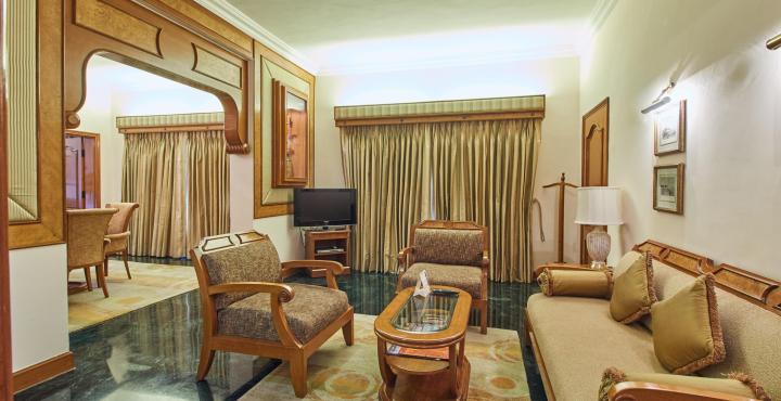 Hotel The Ummed Airport