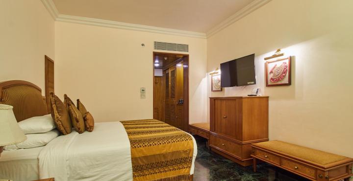 Hotel The Ummed Airport Ahmedabad