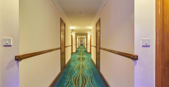 Hotel The Ummed Airport