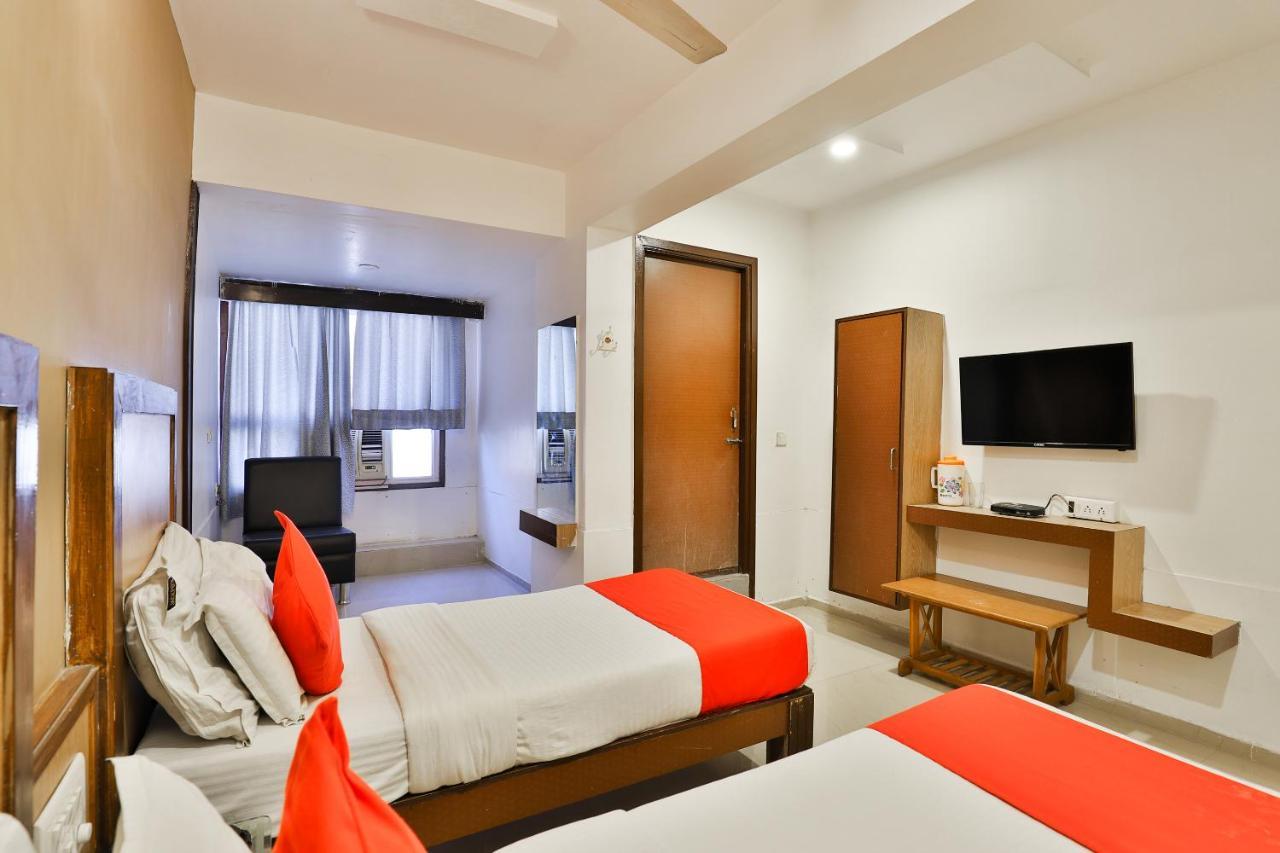 Oyo 2252 Double Bless Ahmedabad
