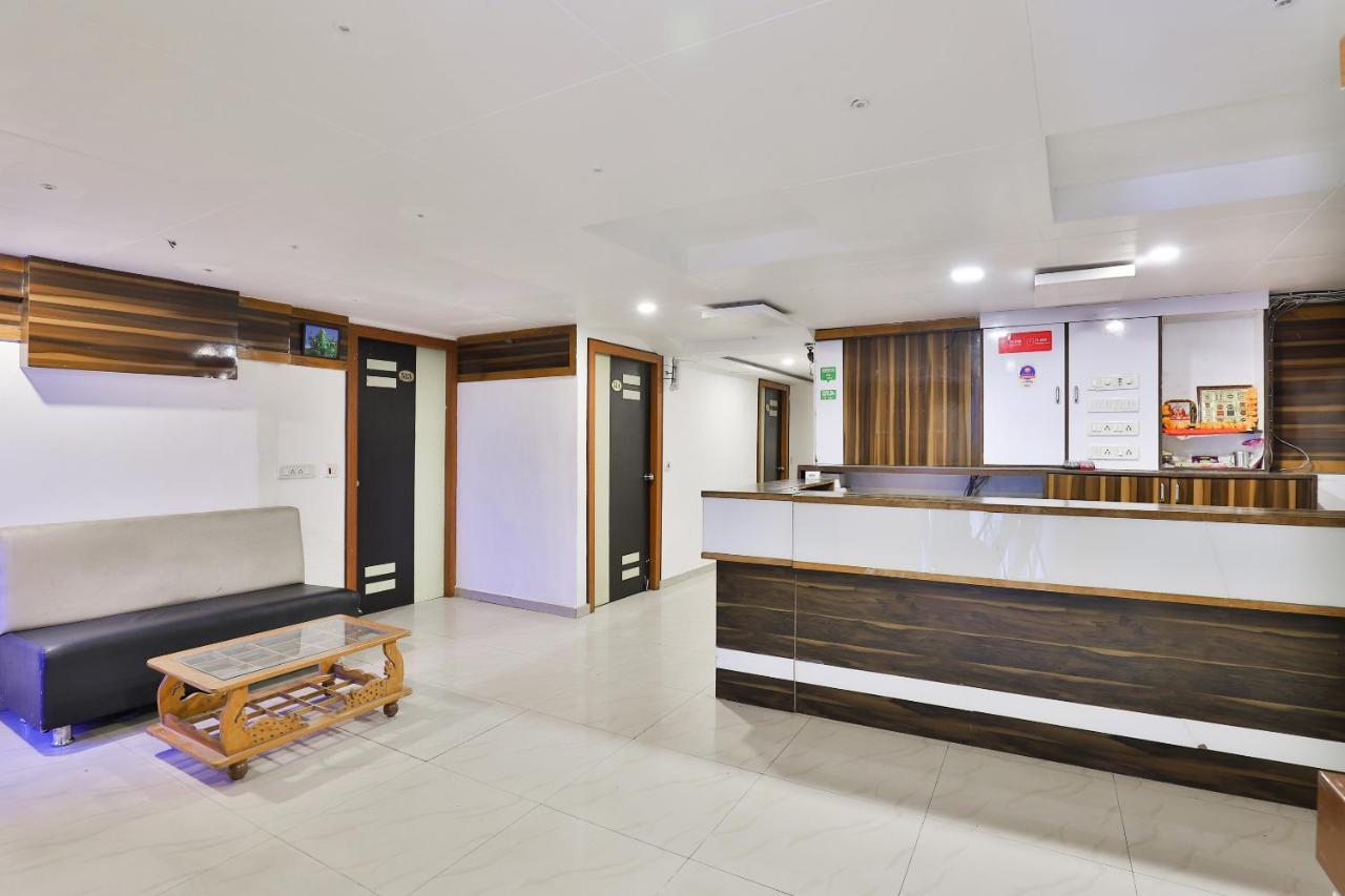 Hotel Oyo 2252 Double Bless 3*
