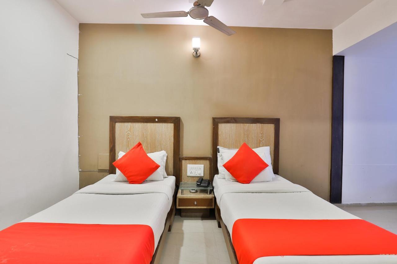 Hotel Oyo 2252 Double Bless Ahmedabad