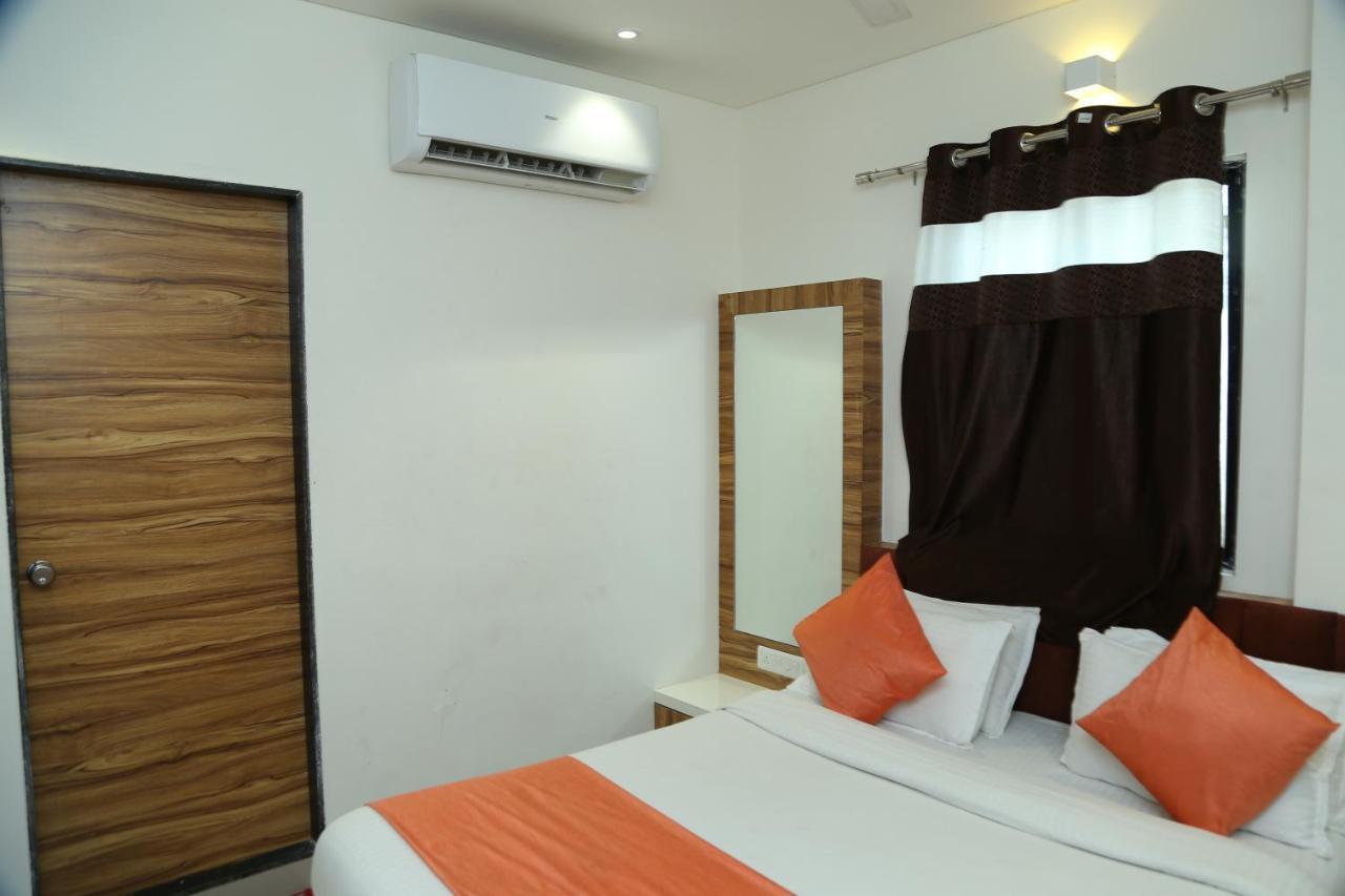 Hotel Shree Akshar Restaurant And 2*