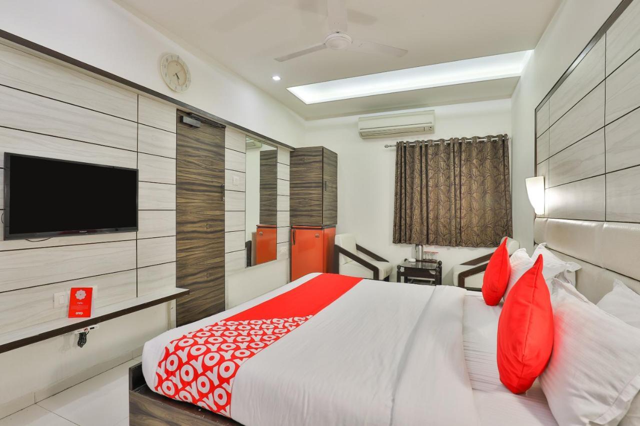 Hotel Oyo 2351 Golden Plaza 3*