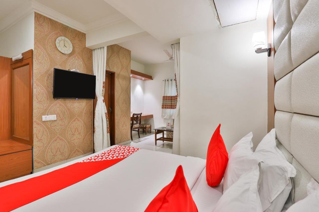 Hotel Oyo 2351 Golden Plaza 3*