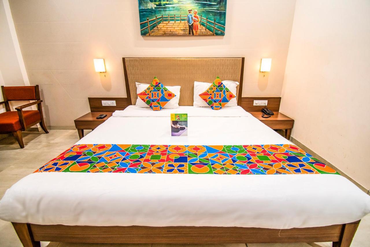Hotel Fabhotel Flora Vastral 3*