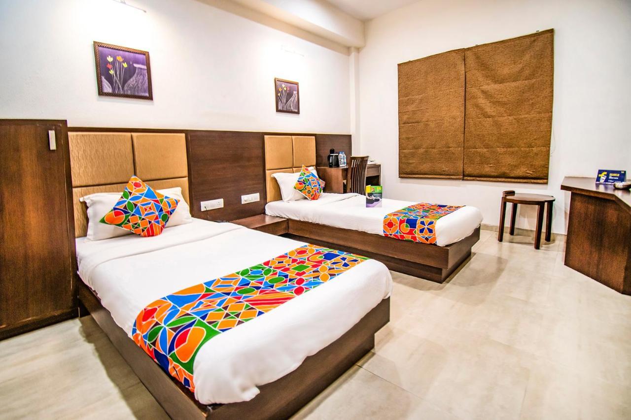 Hotel Fabhotel Flora Vastral