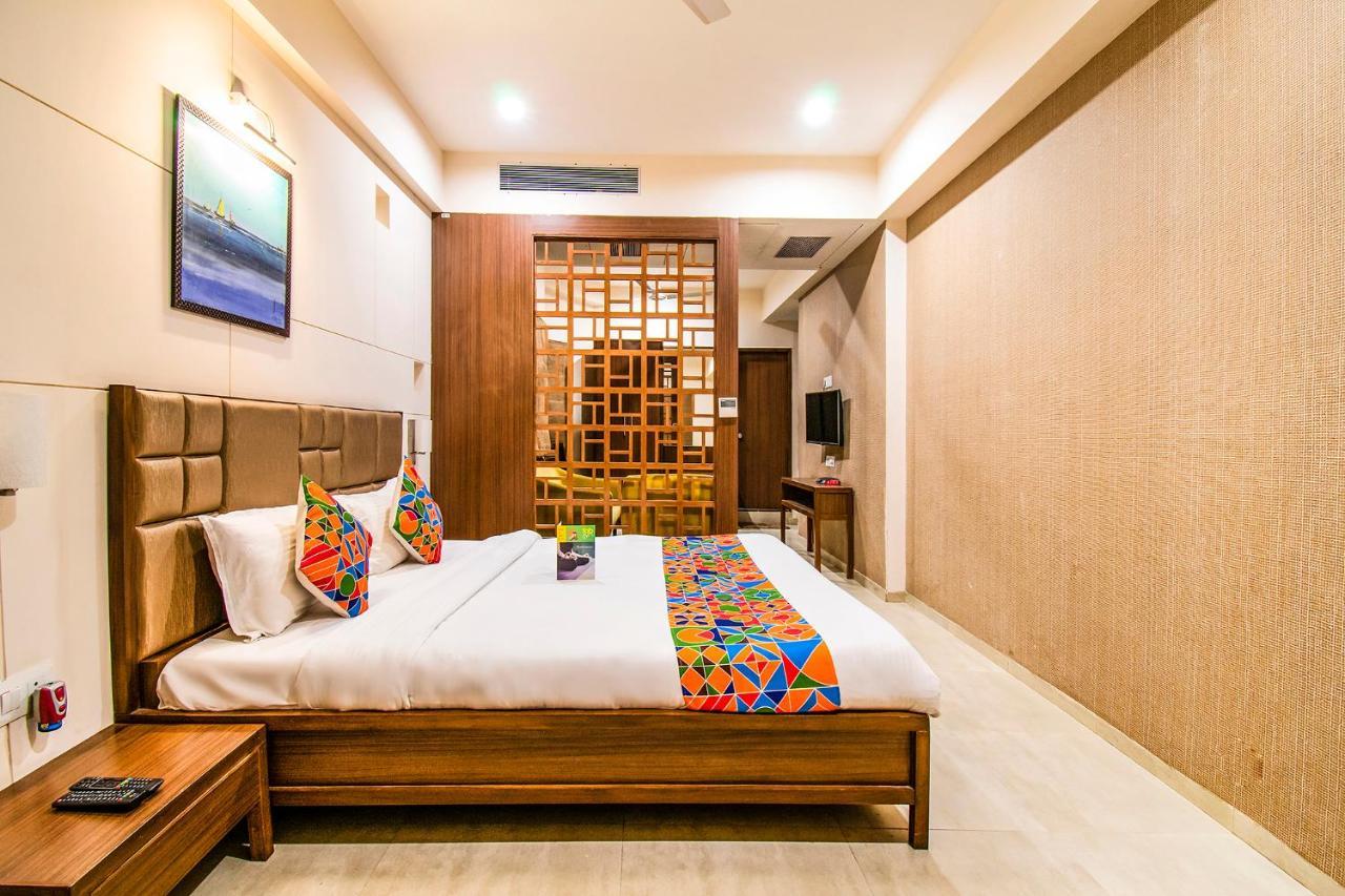 Fabhotel Flora Vastral Hotel 3*