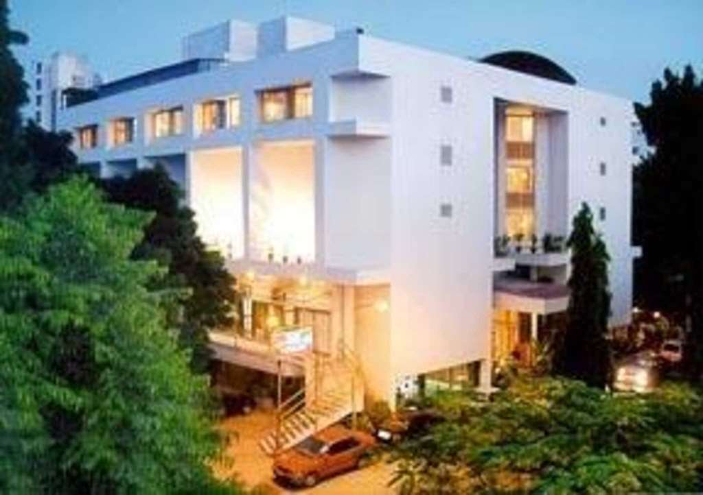Comfort President Near Junction Station 4*