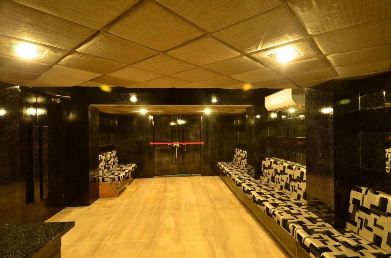Palm Greens Club,ahmedabad 3*