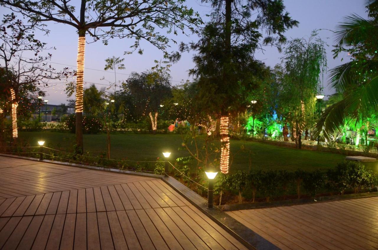 Palm Greens Club,ahmedabad 3*