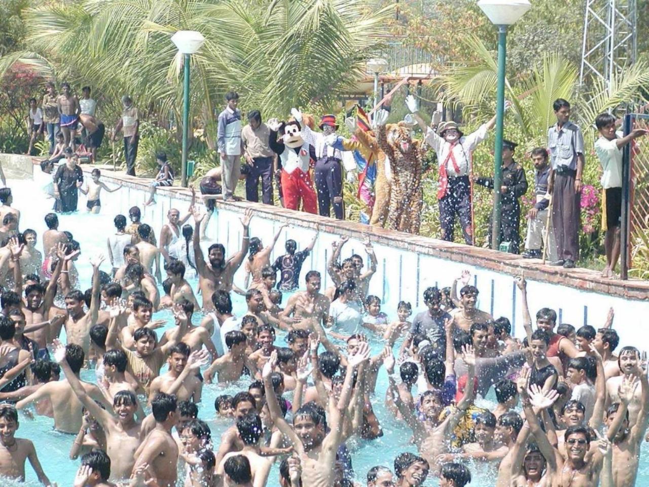 Palm Greens Club,ahmedabad Resort