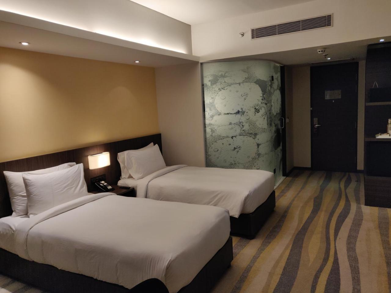 Duet Hotel, Hotel Ahmedabad