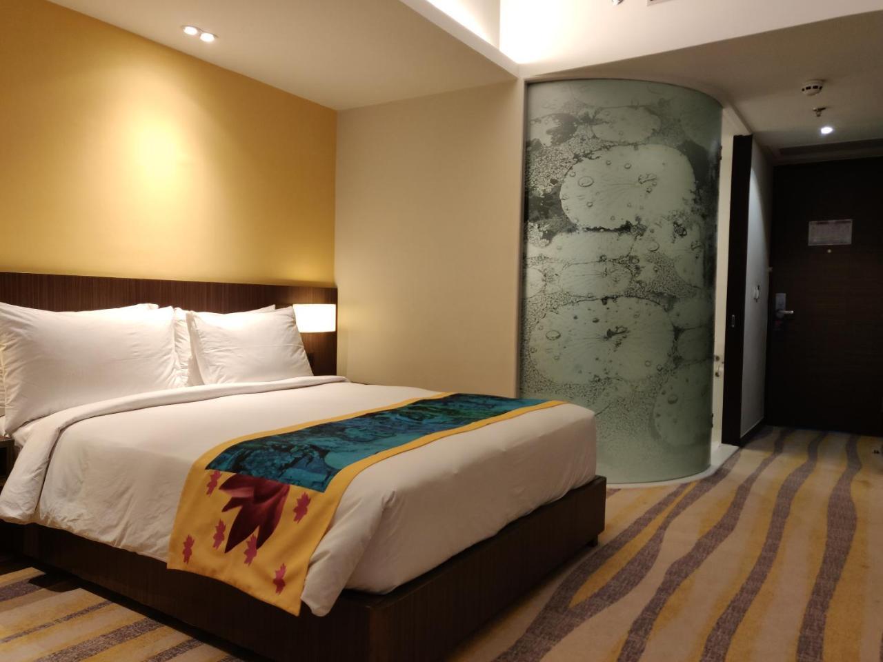 Duet Hotel, Hotel