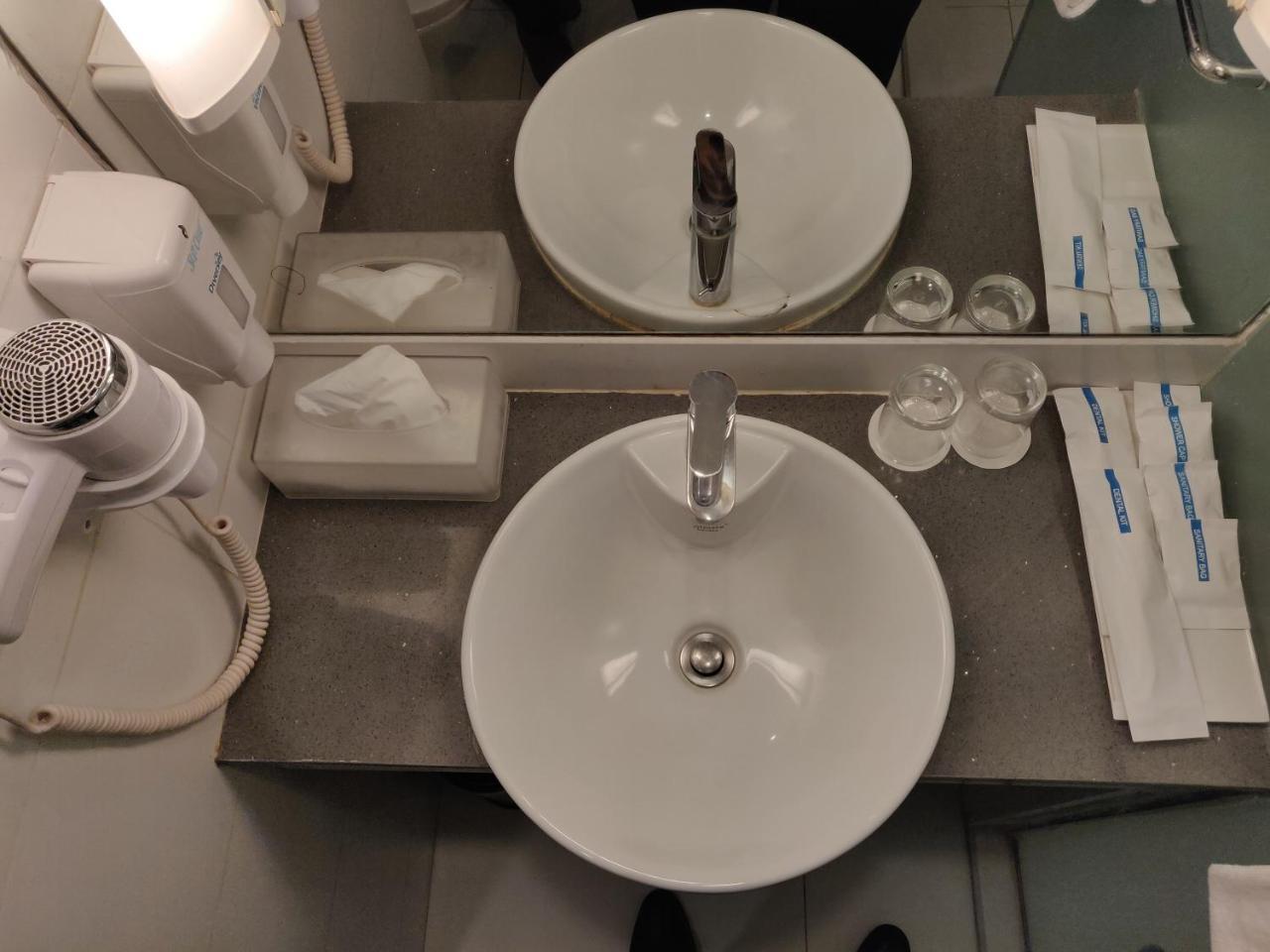 Duet Hotel, Hotel