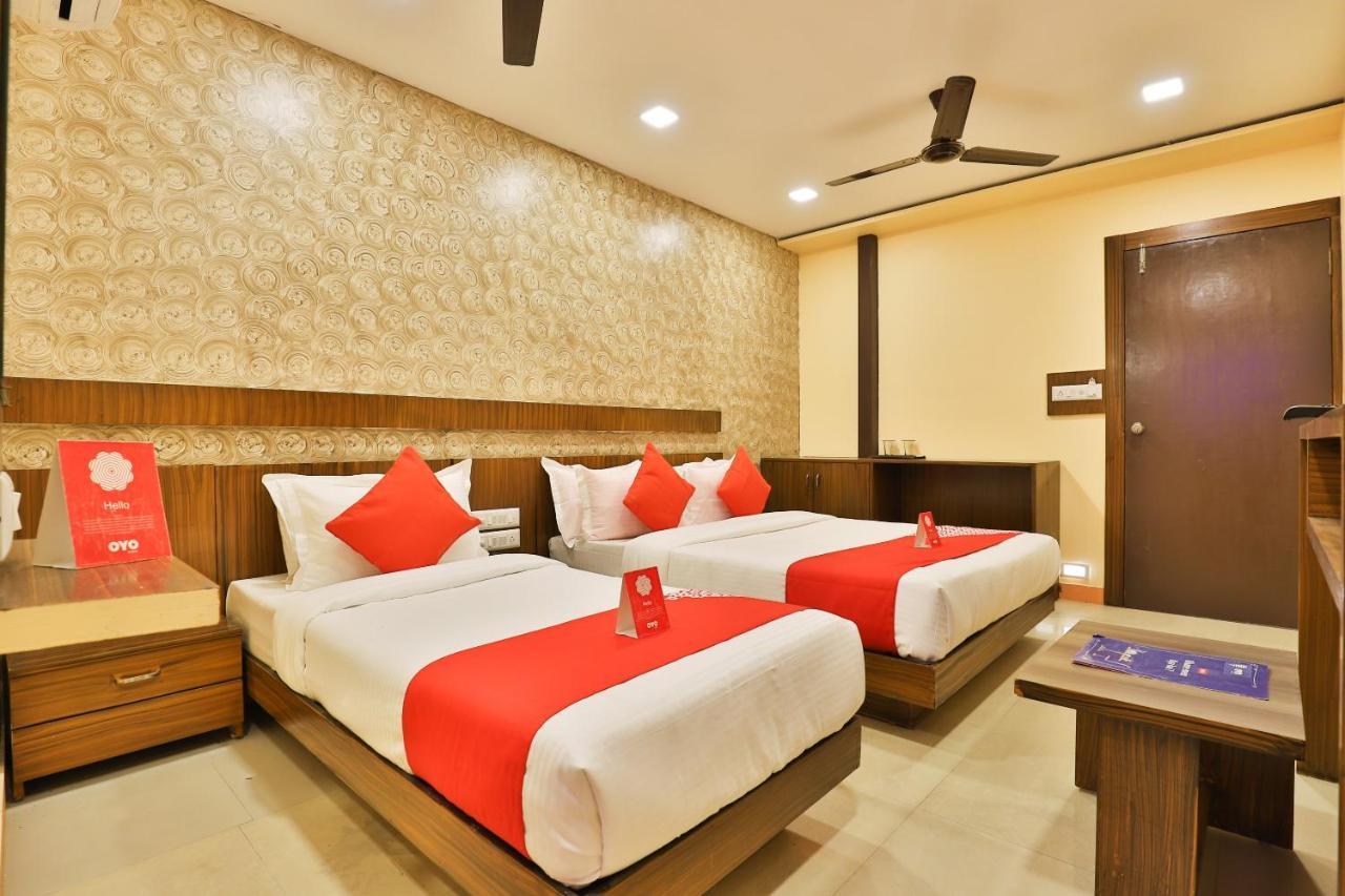 Hotel Oyo 12196 Mayur Park Residency Ahmedabad