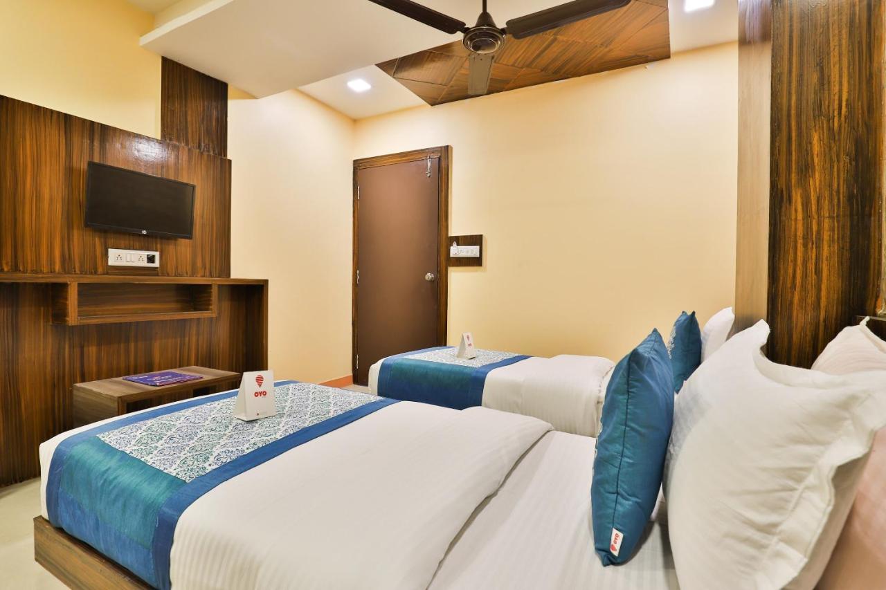 Oyo 12196 Mayur Park Residency