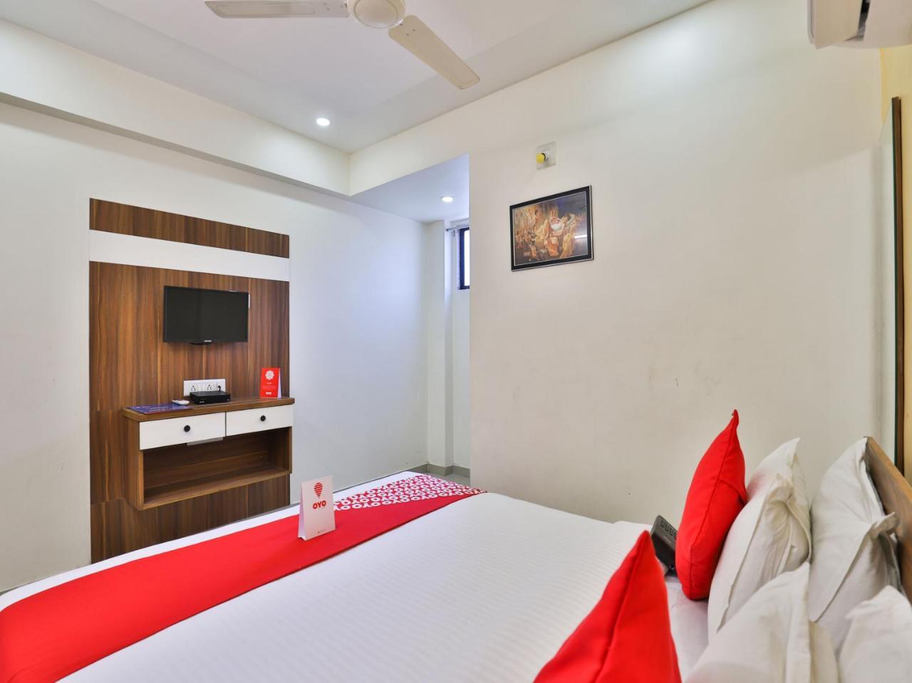 Oyo 15417 Red Rose Hotel Ahmedabad
