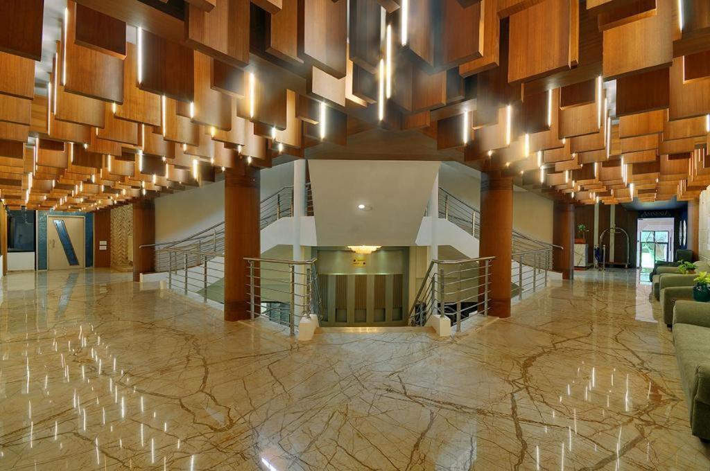 Aarya Grand & Hotel